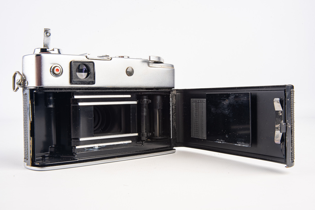 Yashica Minister D 35mm Rangefinder Camera with Yashinon 4.5cm f