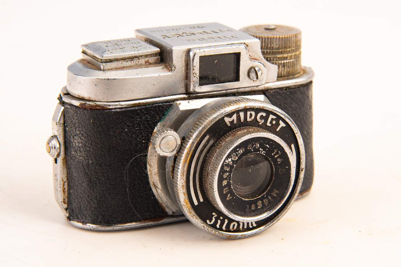 Jilona Midget Model 2 Hit Style Camera in Case 14×14mm