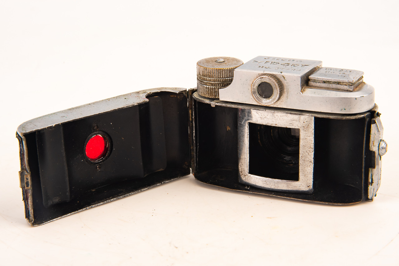 Jilona Midget Model 2 Hit Style Camera in Case 14×14mm