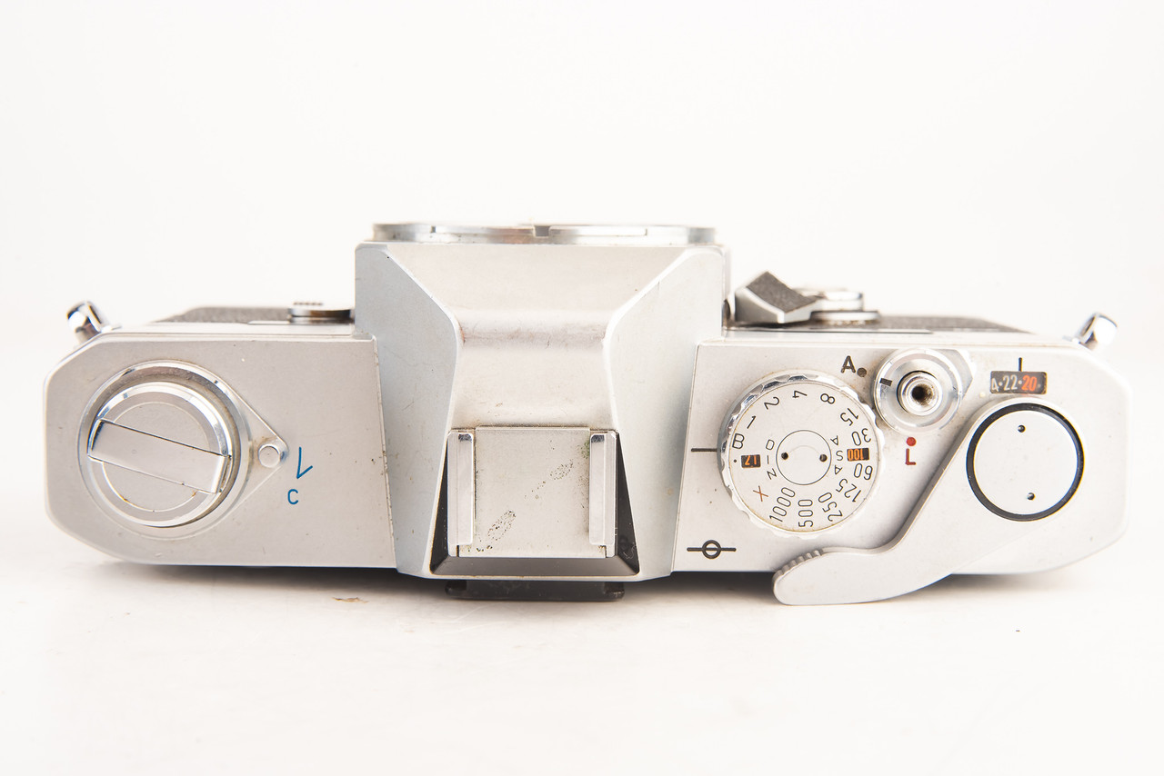 Canon FT QL 35mm SLR Film Camera Body FD FL Mount Vintage V29