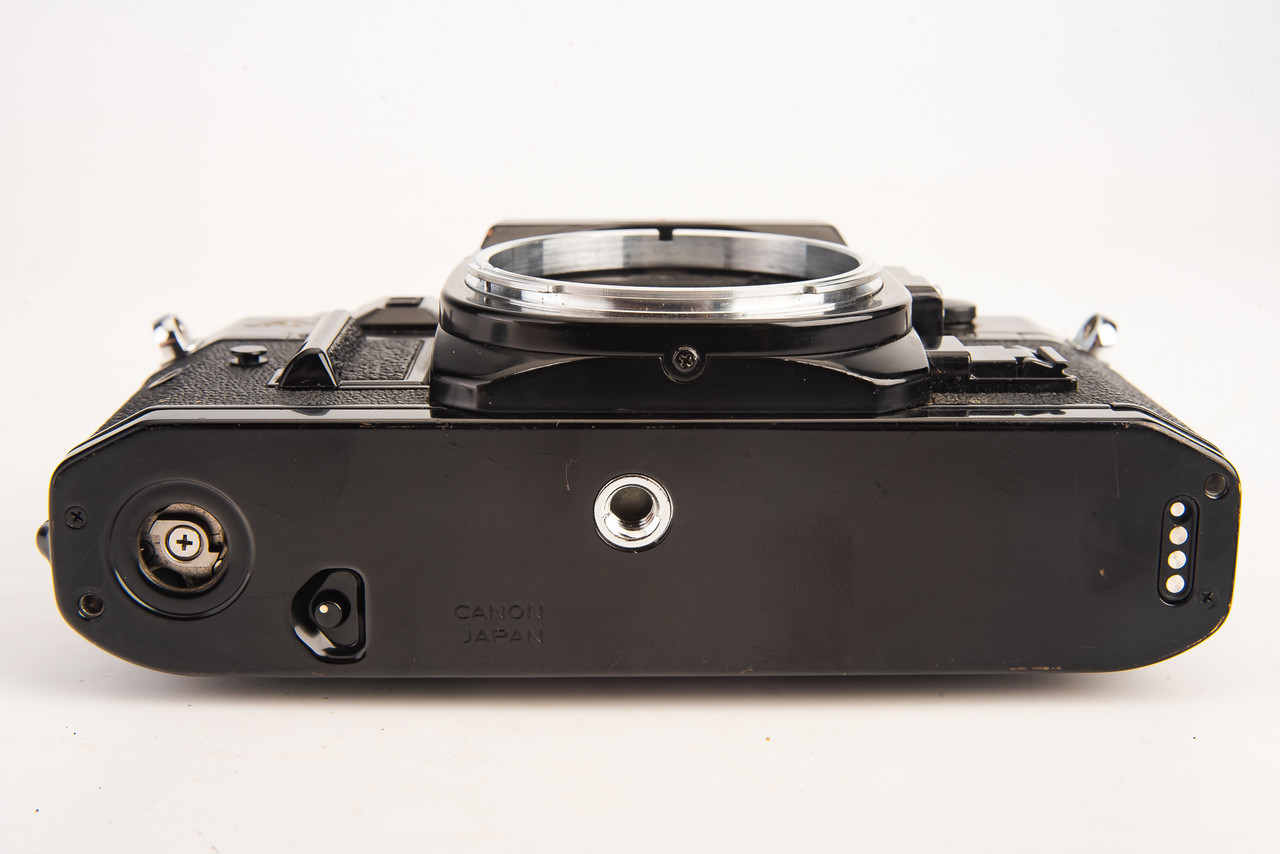Canon A1 A-1 35mm SLR Film Camera Body Battery Tested Meter