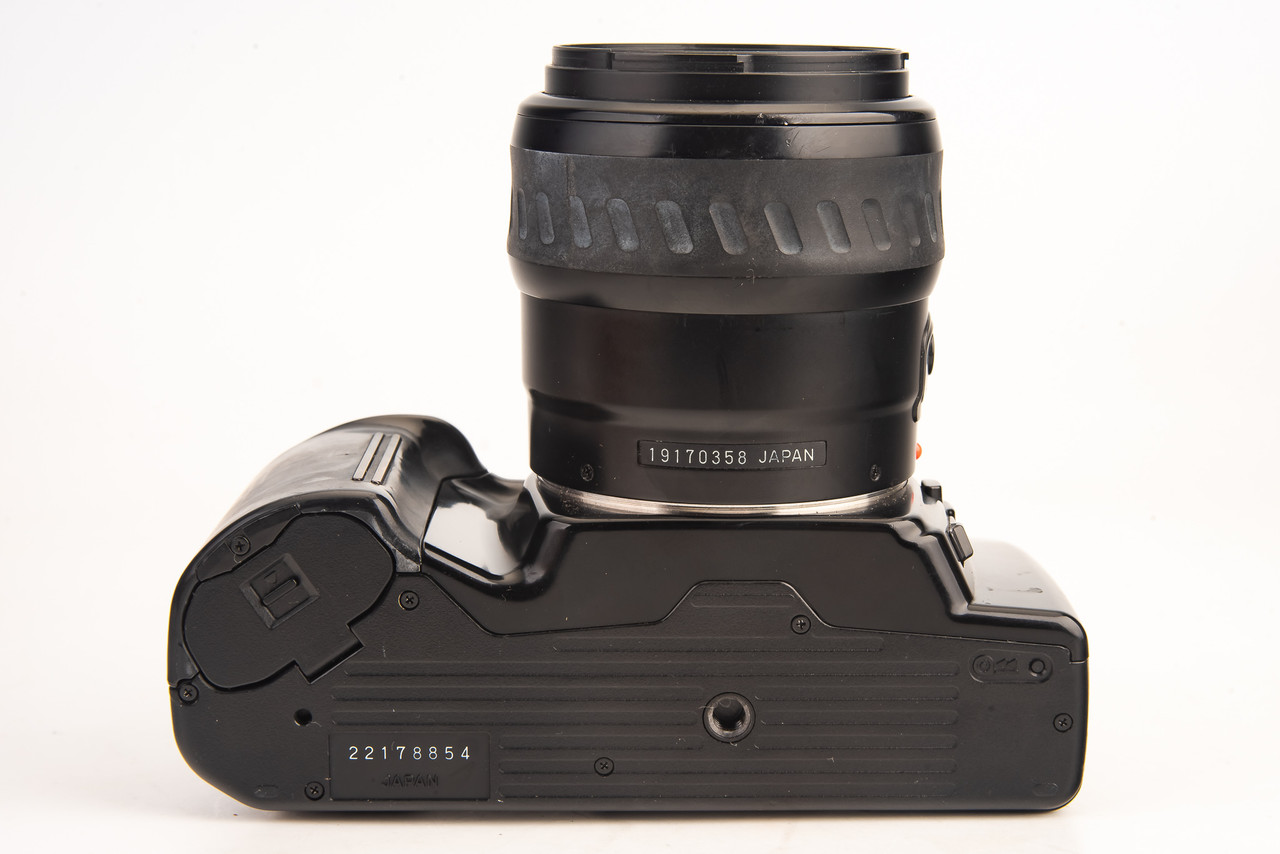 Minolta Maxxum 3xi 35mm SLR Film Camera with Zoom xi 28-80mm f/4