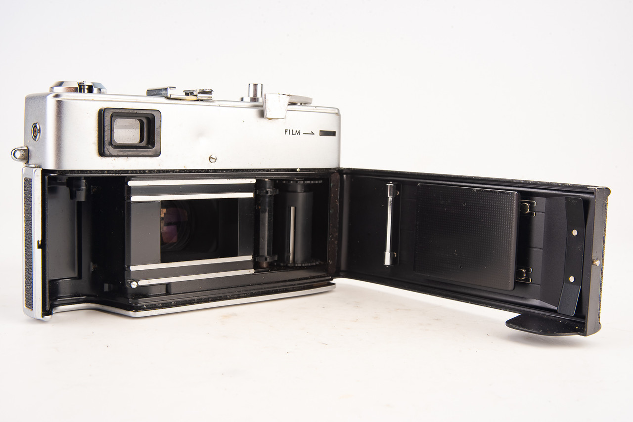 Minolta Hi-Matic 11 Super 3 Circuit 35mm Film Rangefinder Camera