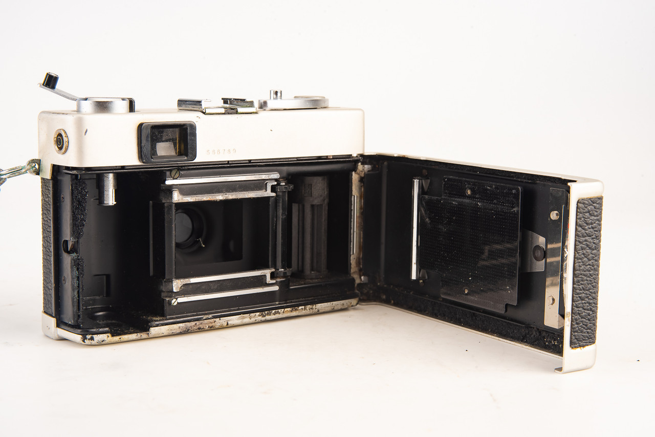 Konica C35 Compact 35mm Film Rangefinder Camera with Hexanon