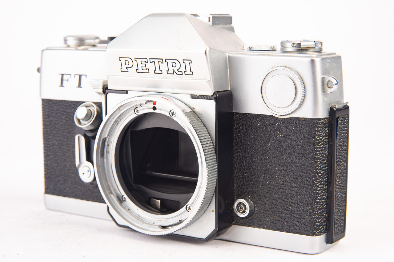 PETRI FT 35mmフィルムカメラ Petri FT 35mm SLR Film Camera Body Meter Works AS-IS for Parts or