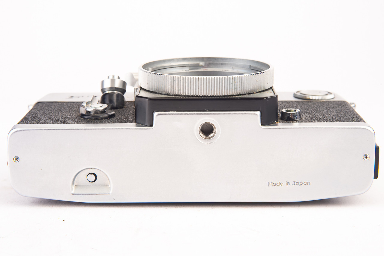 Petri FT 35mm SLR Film Camera Body Meter Works AS-IS for Parts or