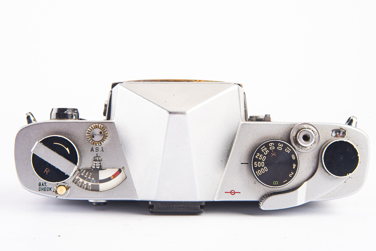 Yashica J-7 35mm SLR Film Camera Body for Parts or Repair V12