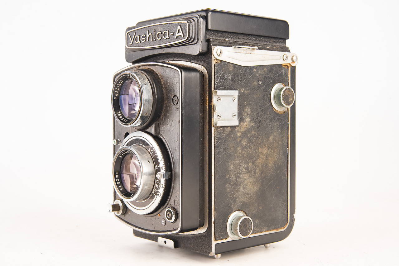 A Yashica TLR Camera Yashikor Medium Format Film 80mm Yashica-A
