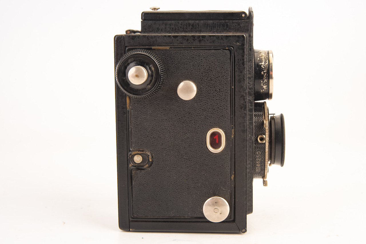 Voigtlander Brilliant 6x6 120 Film TLR Camera with Skopar 7.5cm f