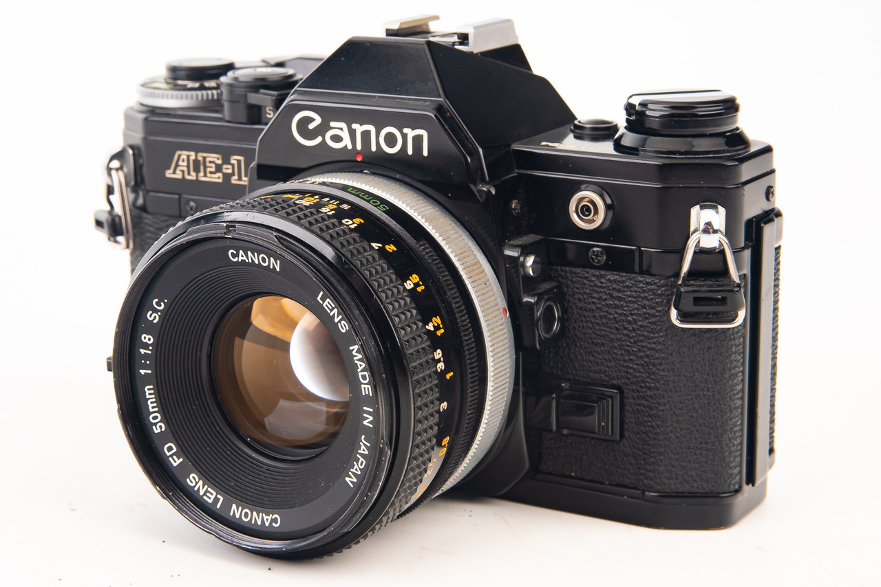 Canon AE-1 フィルムカメラ Lens FD 50mm f/1.8 Canon AE-1 50mm FD f/1.8 & 35-200mm f/3.8-5.3 Lens – Film