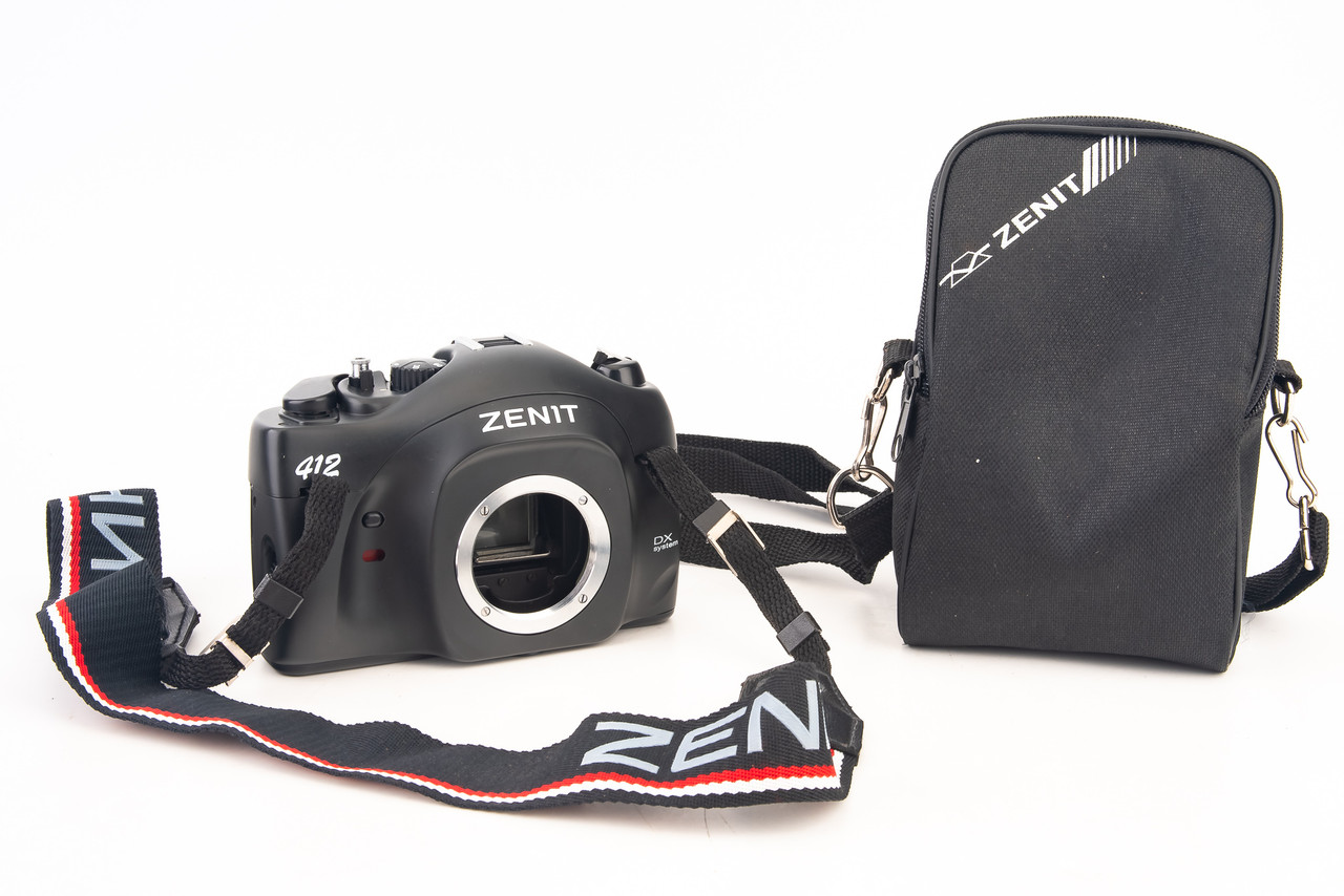 Zenit 412 DX 35mm SLR Film Camera Body M42 Mount with Batteries