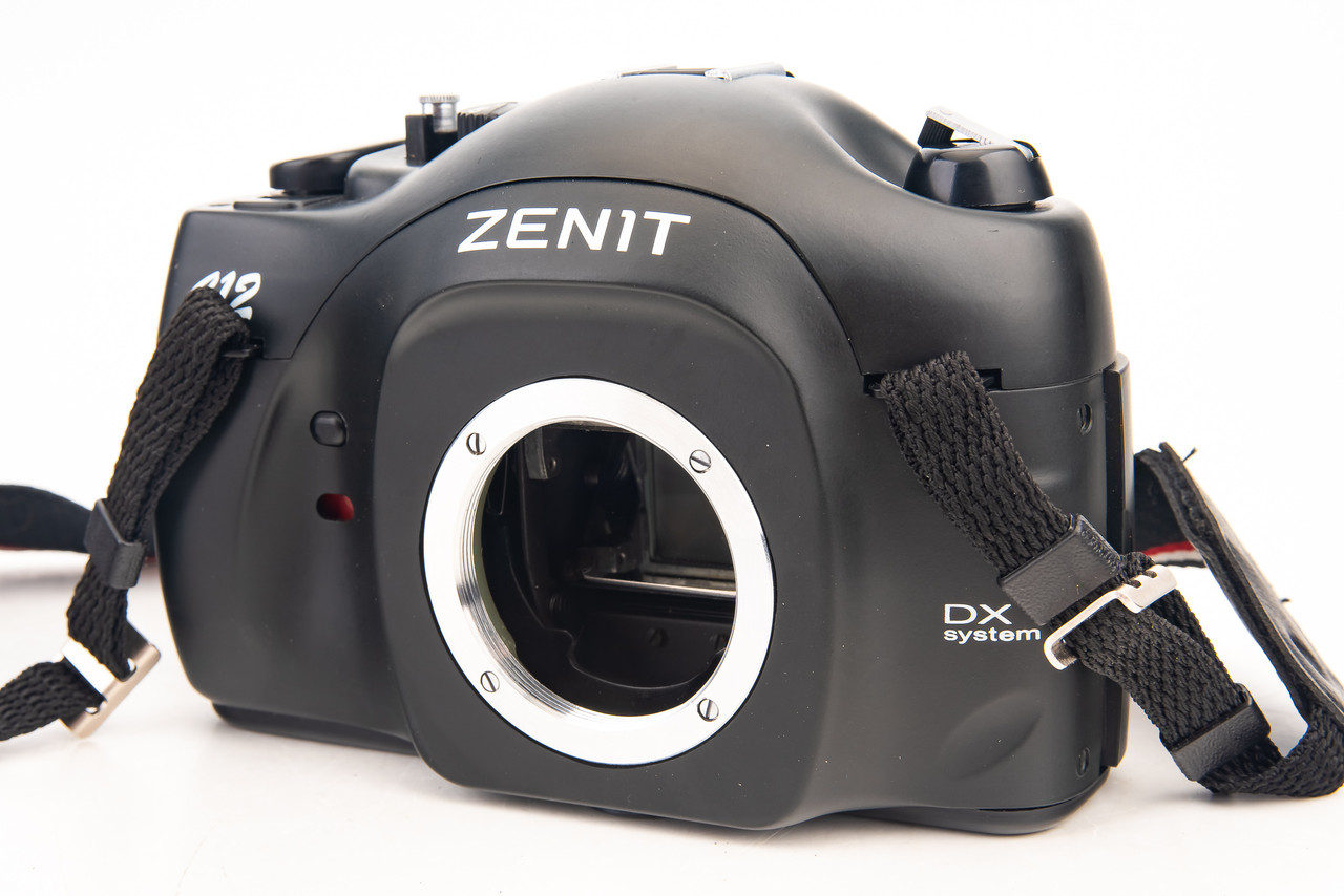 ZENIT 412DX 35mmカメラ 50mm F/2レンズ Zenit 412 DX 35mm SLR Film Camera Body M42 Mount with Batteries