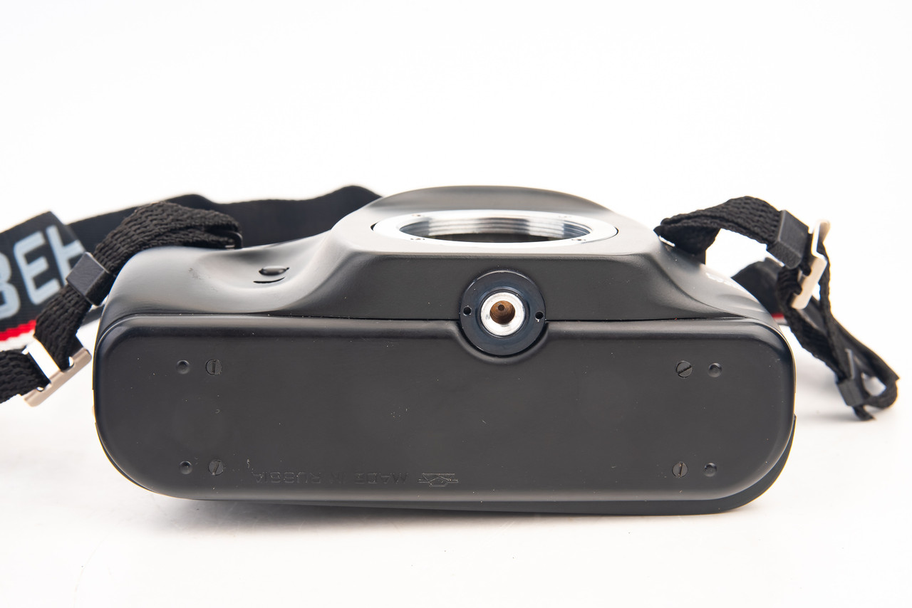 Zenit 412 DX 35mm SLR Film Camera Body M42 Mount with Batteries