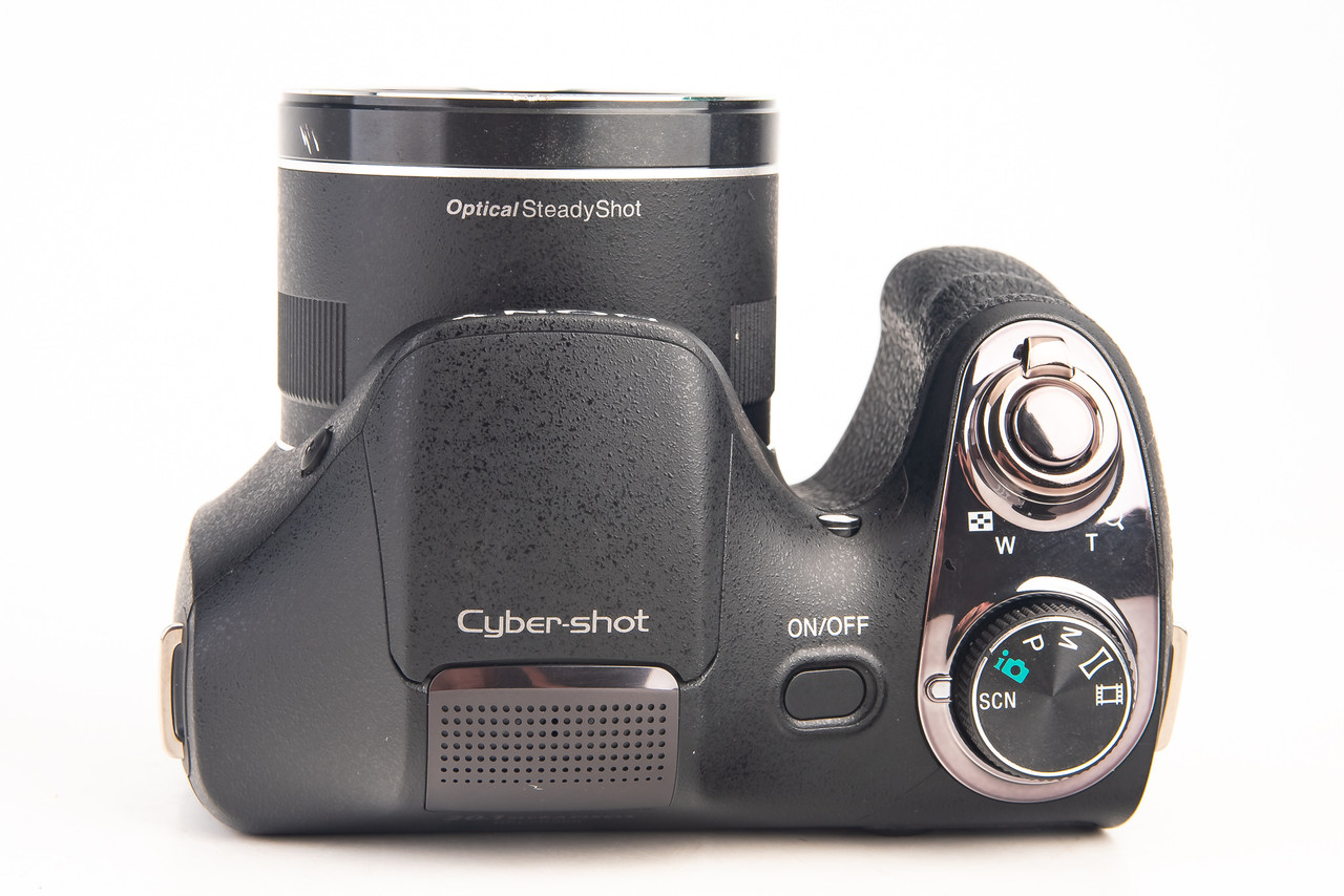 Nikon COOLPIX P900 16.0MP 83x Zoom Digital Camera with Cap
