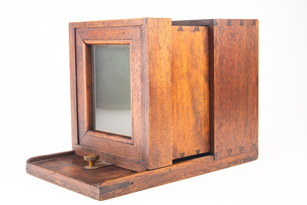 古書:Select+ 35 THE PHOTOGRAPHIC SHOWCASE Charles Chevalier Mahogany Daguerreotype 3¼×4¼'' Sliding-Box