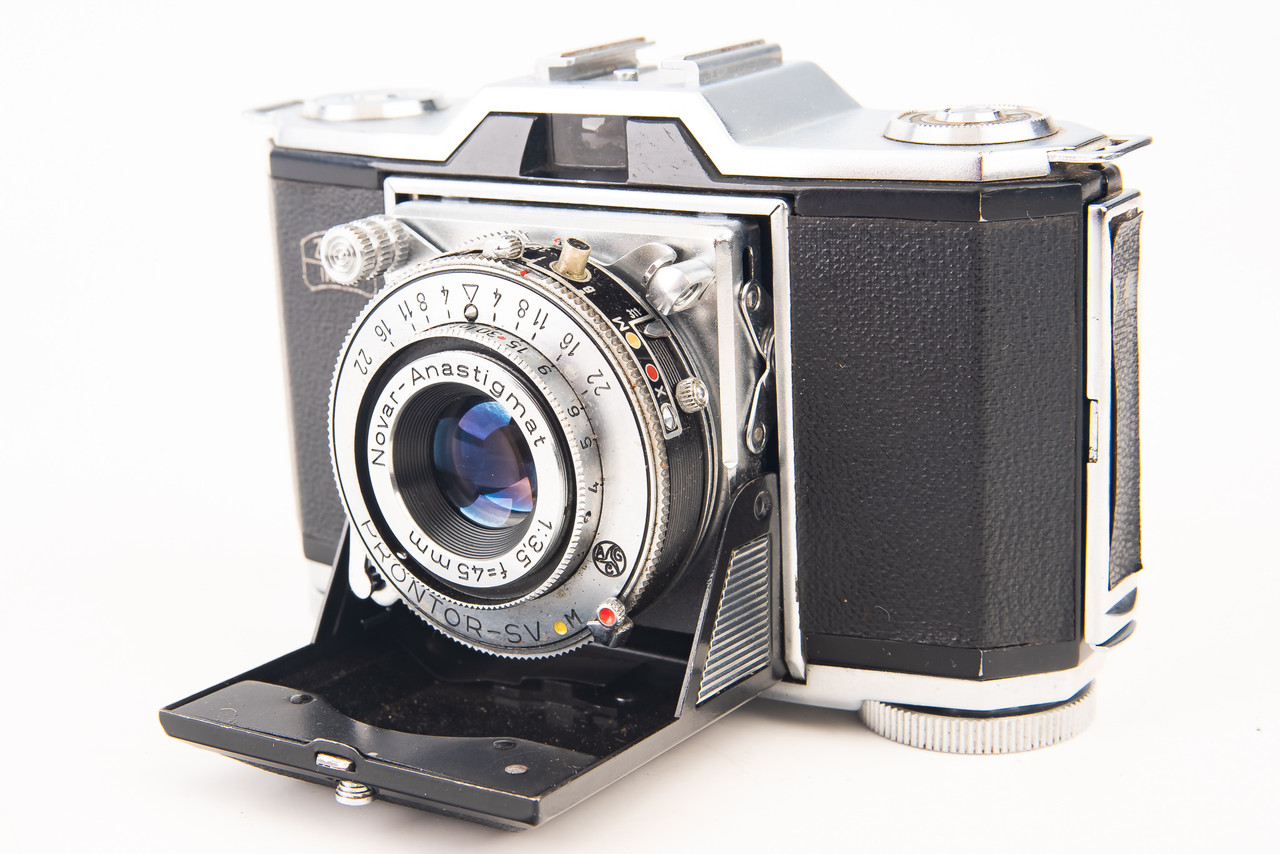 ZEISS IKON CONTINA IIa フィルムカメラ Zeiss Ikon Contina IIa - Julian Tanase
