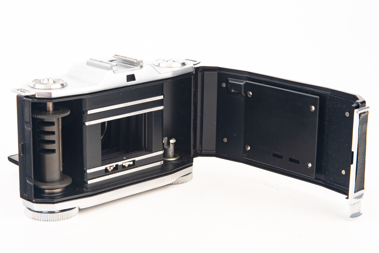 ZEISS IKON CONTINA 524/24 美品・試写済 Zeiss Ikon Contina II (524/24) - Camera Review - Casual