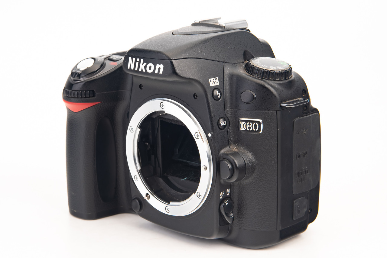 Nikon D80 10.2MP Digital SLR Camera Body DX F Mount TESTED V24