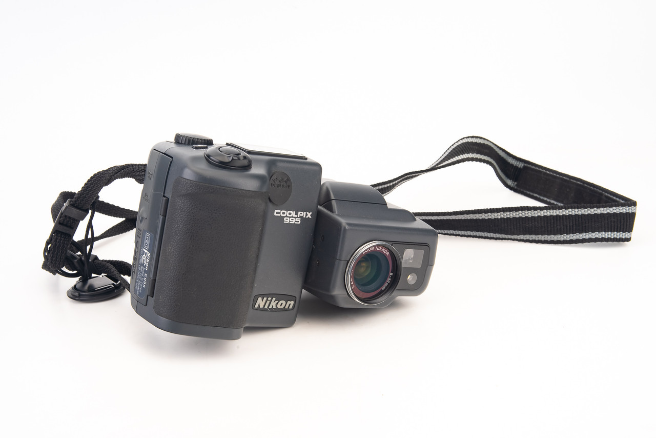 Nikon Coolpix 995 Black 1.8