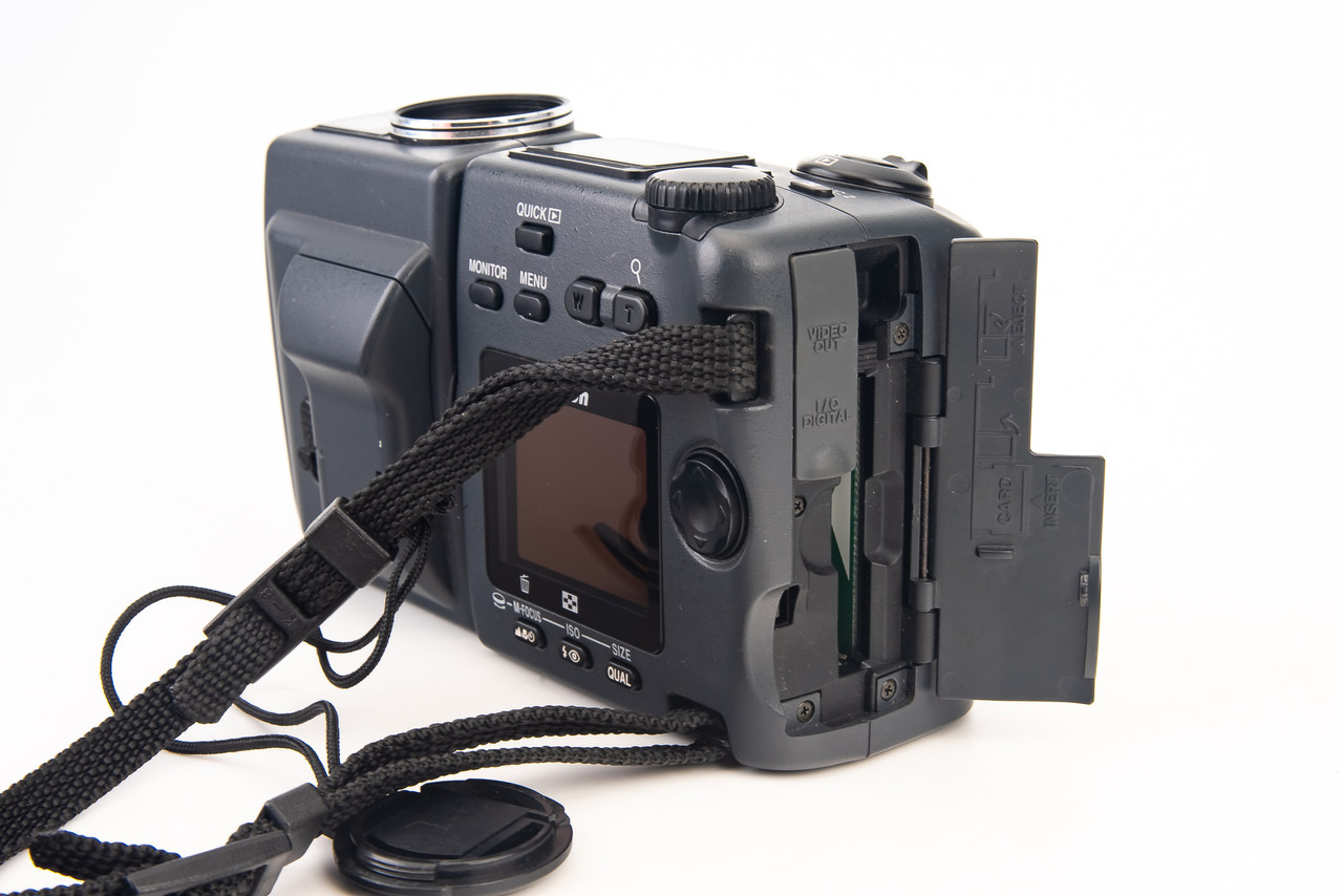 Nikon Coolpix 995 Black 1.8