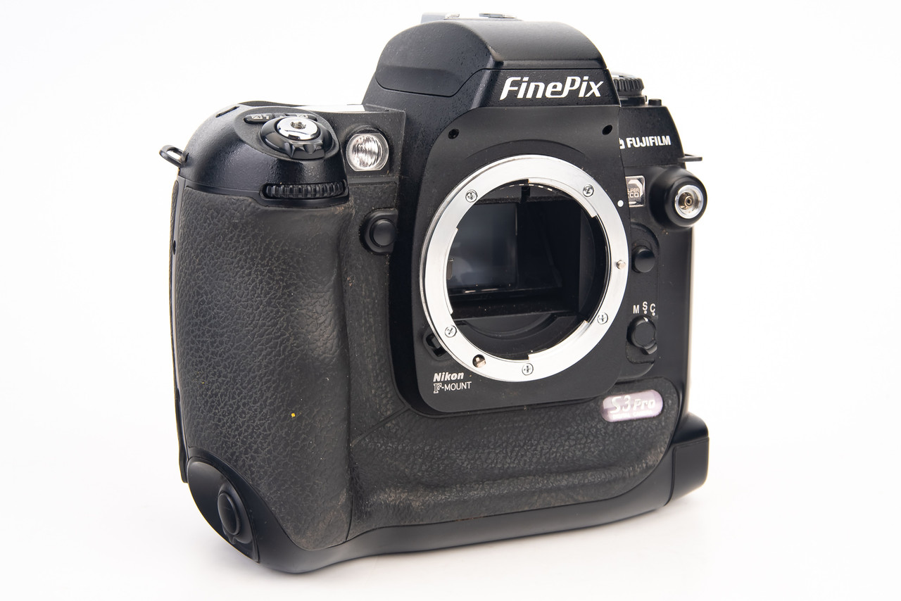 CCDの名機　FinePix S3Pro 富士フイルムFinePix S3 Pro[記憶に残る名機の実像] Vol.16 - PRONEWS