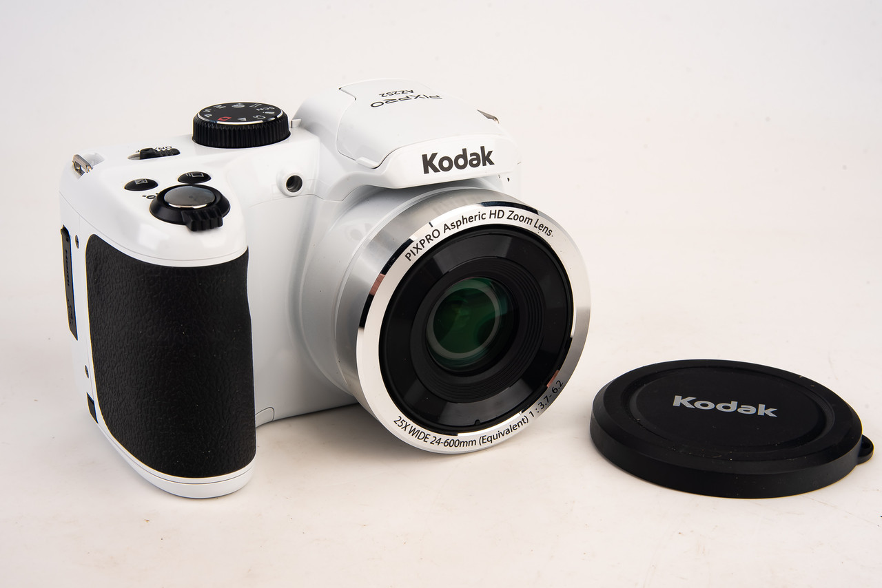 Kodak PIXPRO AZ252 Astro Zoom 16MP Point and Shoot Digital Camera