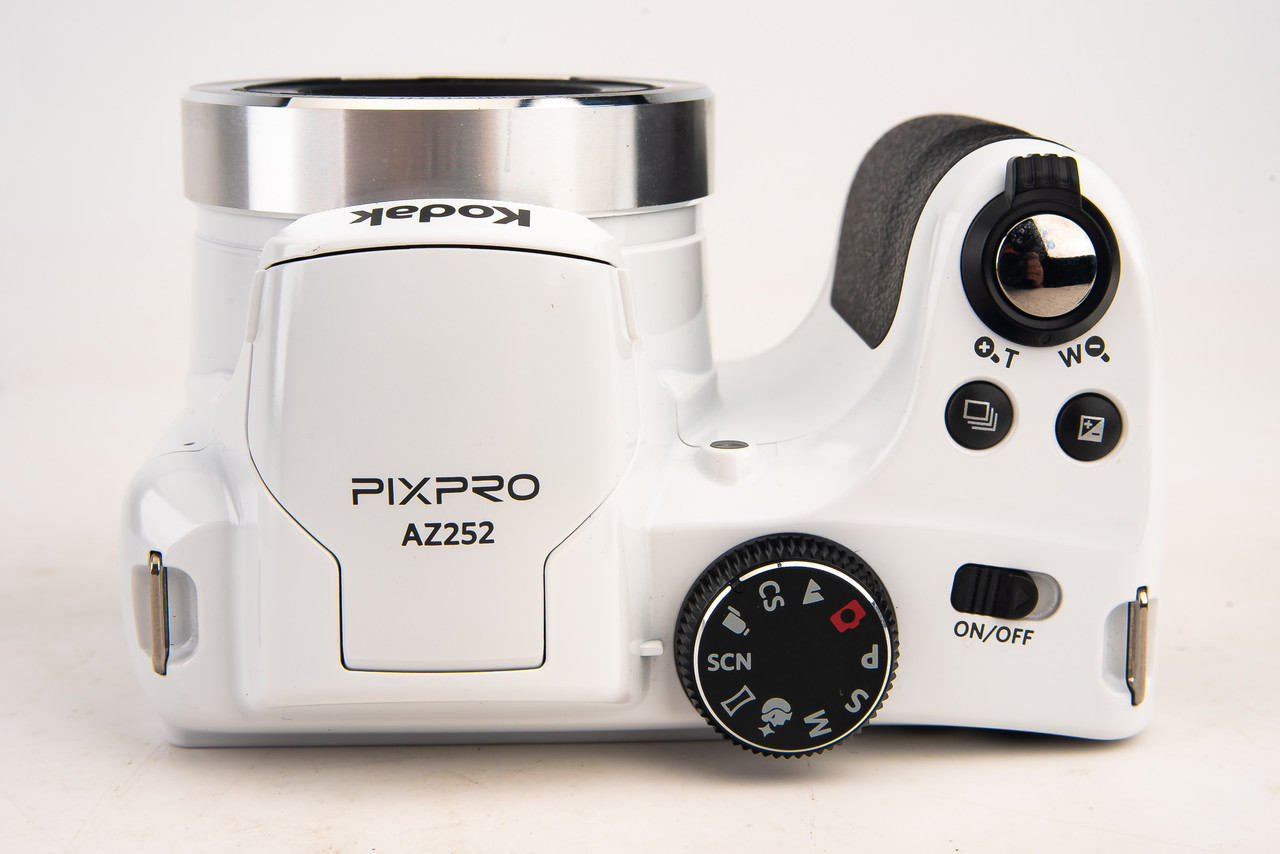 Kodak PIXPRO AZ252 Astro Zoom 16MP Point and Shoot Digital Camera