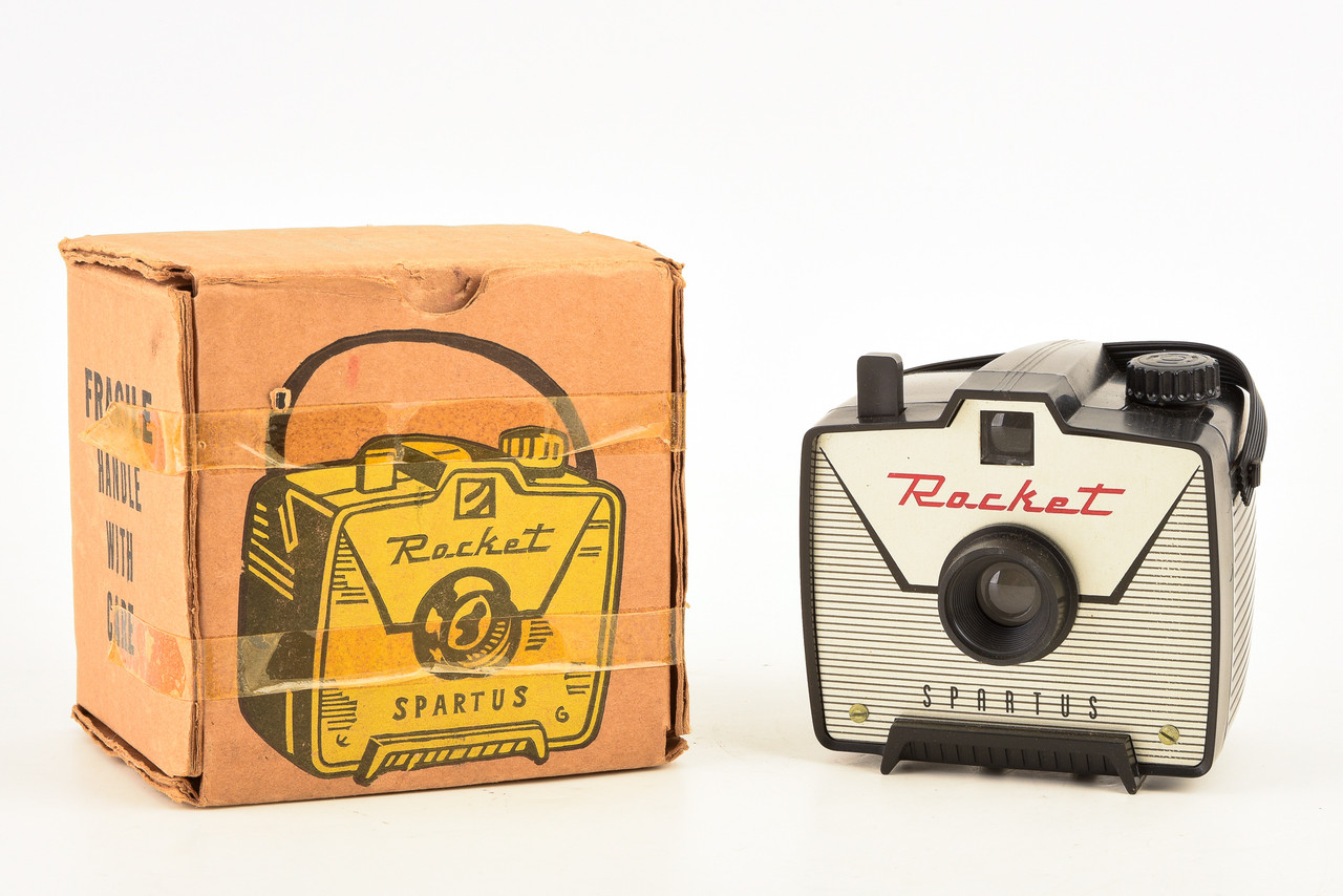 Spartus Rocket 127 Roll Film Box Type Plastic Camera in Box NEAR