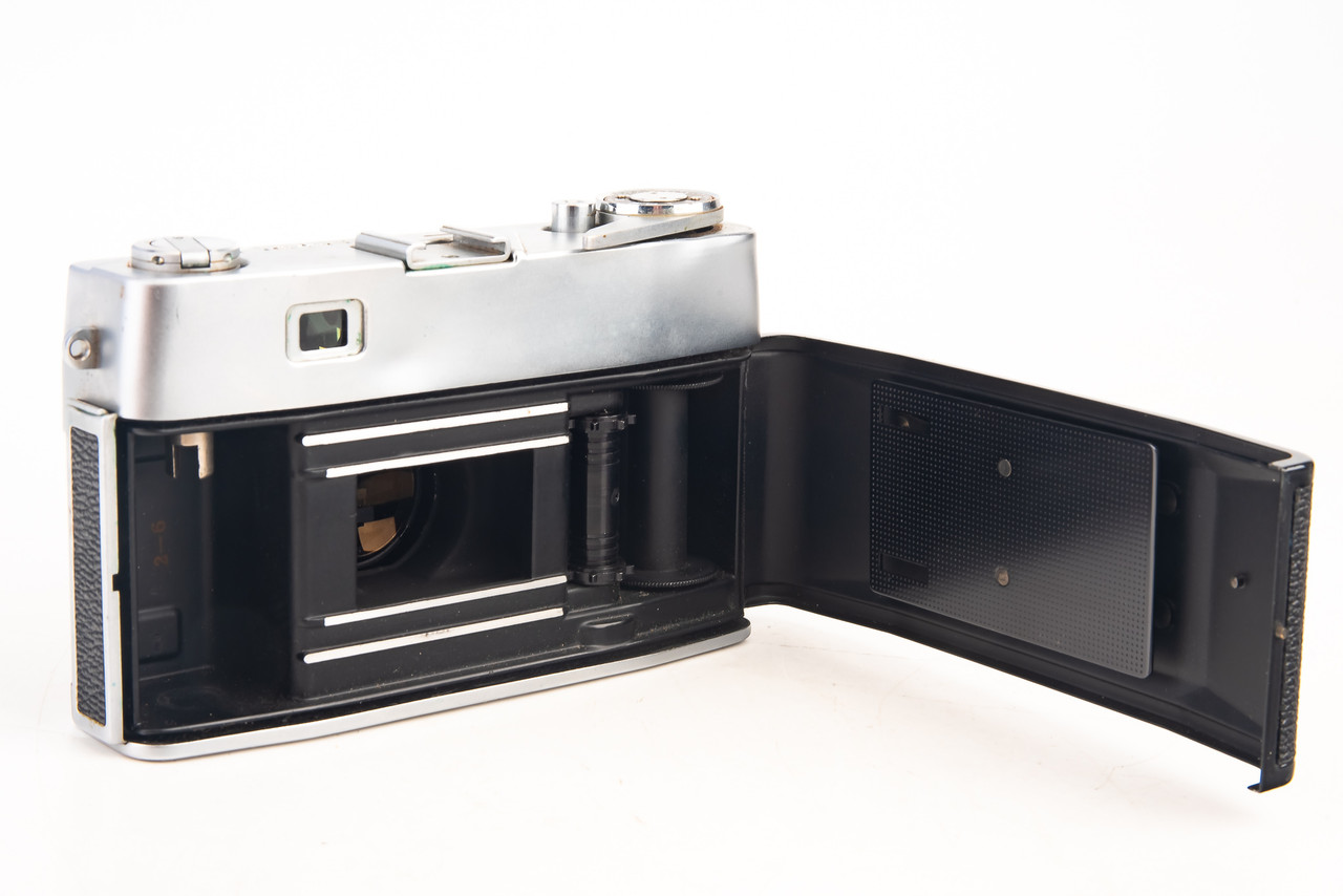 Petri 7 35mm Film Rangefinder Camera with 45mm f/1.8 Lens Vintage