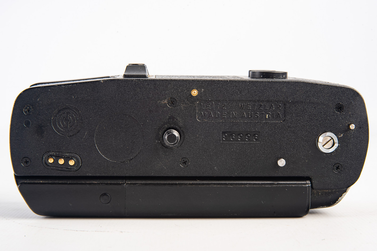 Leitz Leica Motor Drive R 14310 for R5 R6 R7 w Battery Holder