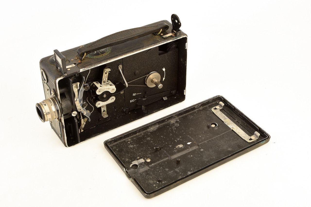 Cine Kodak Model B K.A. f1.9 16mm Film Camera w Anastigmat 25mm