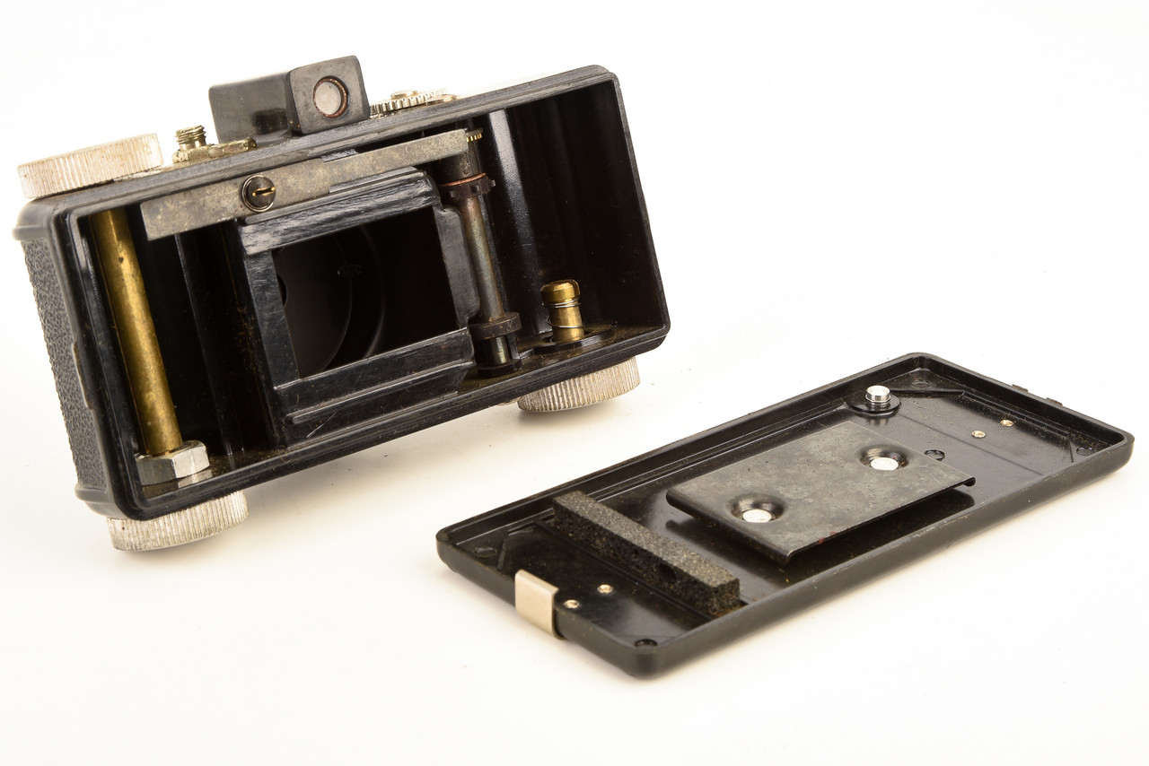 Herold Spartus 35F Model 400 35mm Bakelite Camera WORKS V26