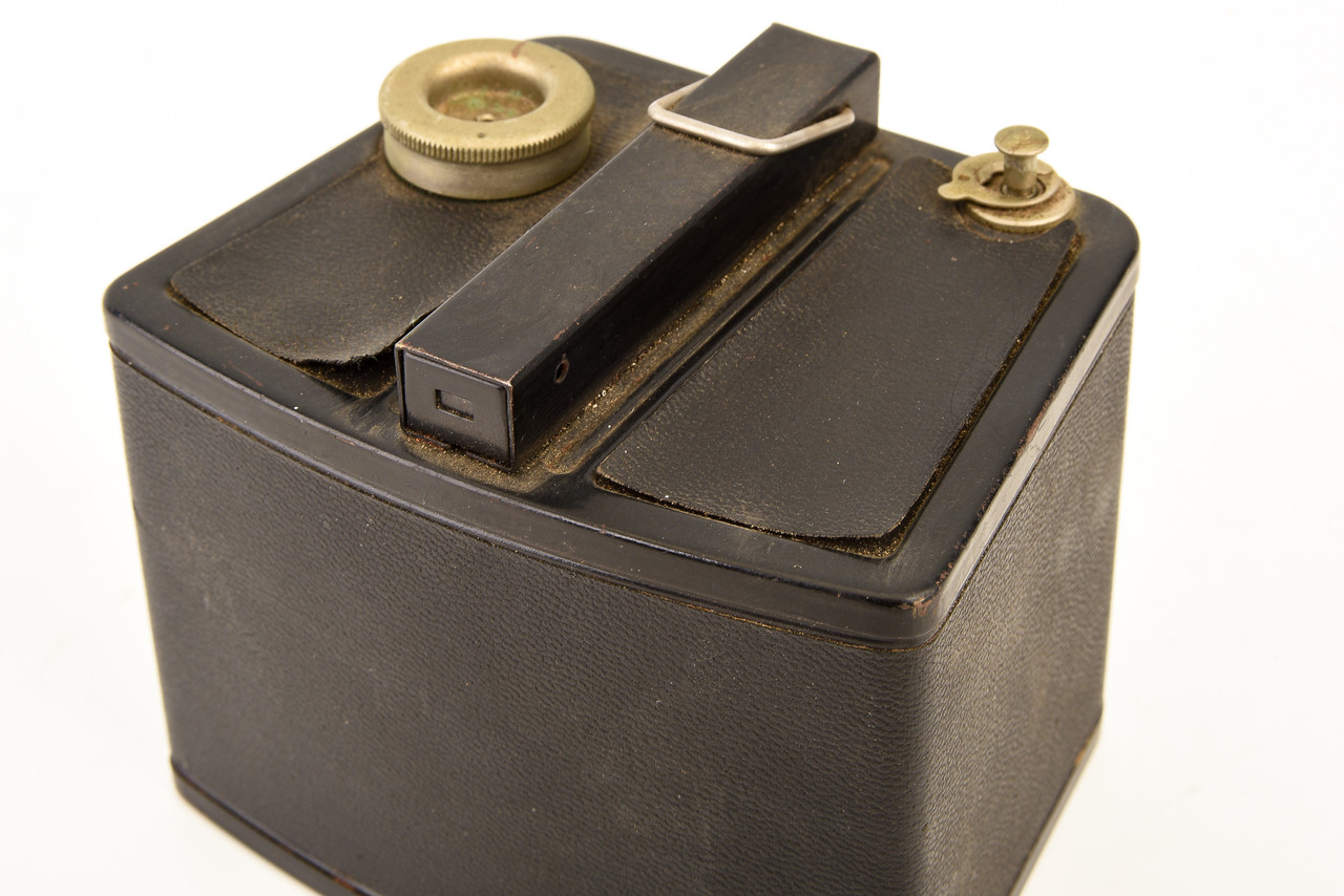 【アンティーク】コダック ブラウニー フラッシュ シックス 20 Kodak Six-20 Flash Brownie - Camera-wiki.org - The free