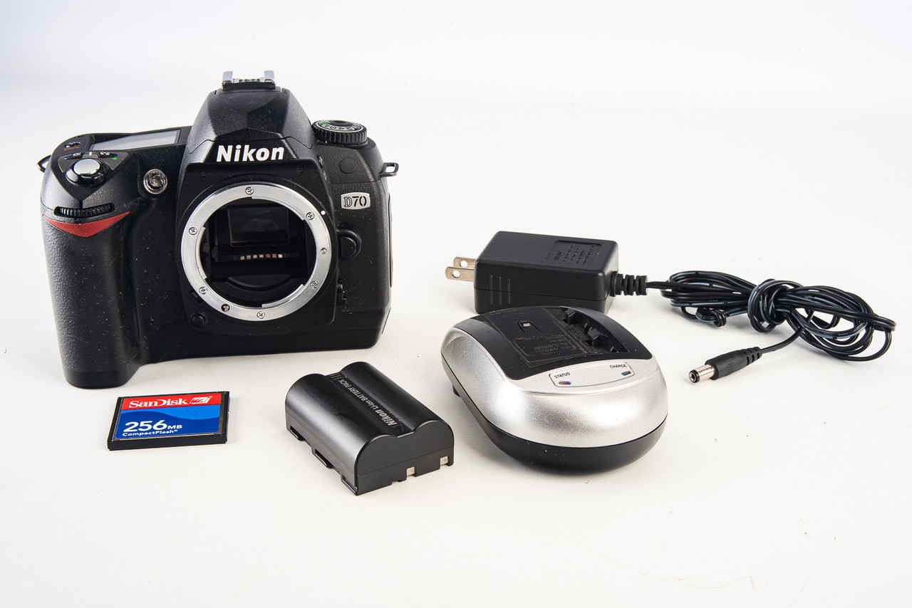 Nikon D70s 本体＋バッテリー＋充電器＋SDカードアダプター 【公式通販】