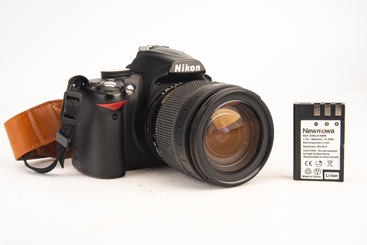 Nikon D3000 10.2MP Digital SLR Camera w Promaster 28-105mm f/4~5.6