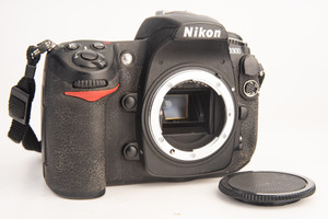 Nikon D100 6.1 MP Digital SLR Camera Body with Strap Cap Battery