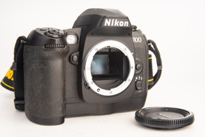 Nikon D100 6.1 MP Digital SLR Camera Body with Strap Cap Battery TESTED V25