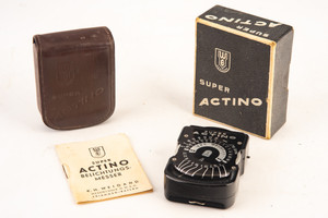 K.H. Weigand Super Actino Photo Light Exposure Meter in Box with Manual V21