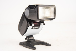 Nikon EM SB-Eスピードライト付き Nikon EM's SB-E Flash & MD-E Auto Winder