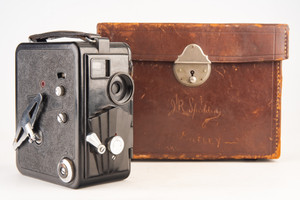 Dekko Standard 9.5mm Cine Film Bakelite Camera Body in Original Case Art Deco V1