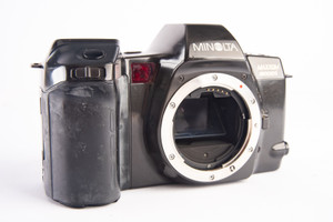 Minolta Maxxum 3000i 35mm SLR Film Camera Body with Cap A Mount TESTED V16