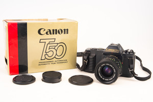 Canon T50 35mm SLR Film Camera with 35-70mm Zoom Lens Caps in Box Vintage V23