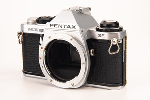 Pentax ME Super 35mm SLR Film Camera Body for Parts or Repair V25