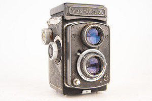 Yashica A 120 Roll Film TLR Camera with Yashikor 80mm f/3.5 Lens AS-IS Parts V12