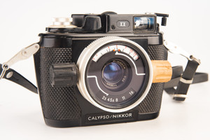 Nikon Nikonos II Calypso Nikkor Underwater 35mm Film Camera w 35mm f/2.5 Lens
