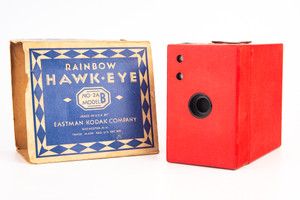 Eastman Kodak No 2A Model B Rainbow Hawk Eye Box Camera Red Uses 120 Film V27