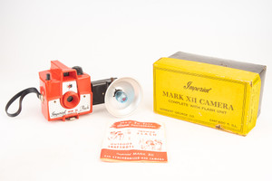 Imperial Mark XII Red Model 730 620 Film Camera w Flash Unit & Bulb in Box V22