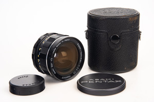 M42 Mount Pentax Asahi Super Takumar 28mm f/3.5 Wide Angle Lens w Caps Case V27