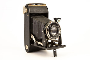 Voigtlander Bessa 4.5x6 / 6x9 Folding 120 Film Camera w Voigtar 11cm Lens V20