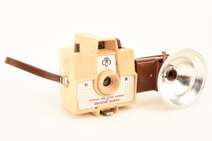 Herbert George Imperial Official Brownie Girl Scout 127 Film Camera w Flash V27